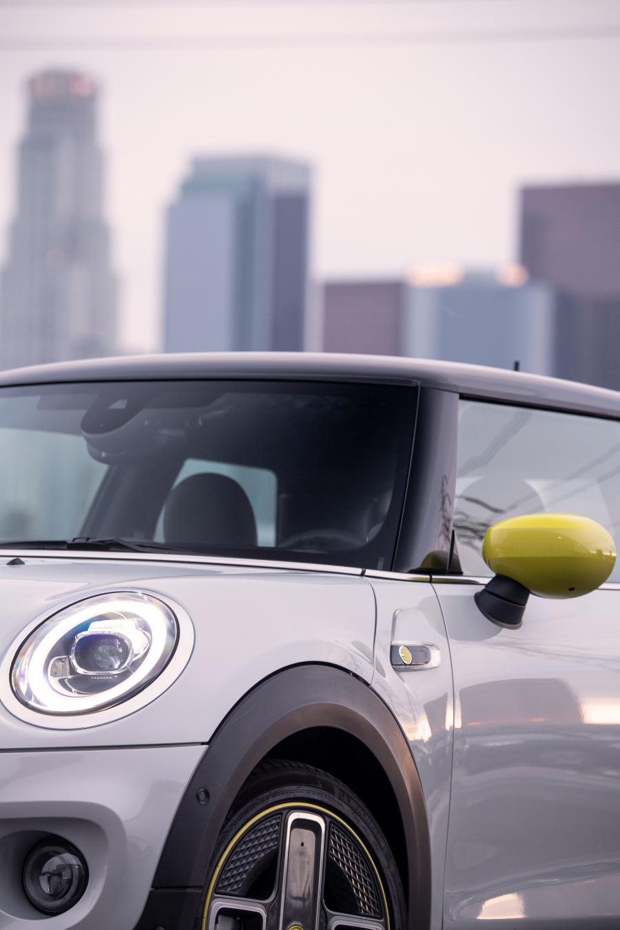 Детали экстерьера Mini Cooper SE (F56) 2019 года  (WW) (фото 66 из 132)